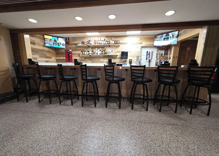 Katahdin Inn & Suites